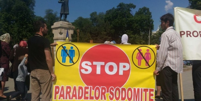 Православні активісти не дозволили провести гей-парад у Кишиневі