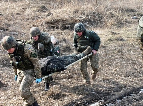 За добу на Донбасі загинув один боєць АТО, ще троє поранені 