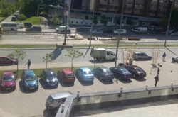 Біля Голосіївської РДА стався прорив труби