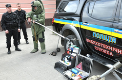 В Харкові шукають бомбу на борту літака 