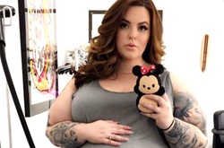 Facebook забанил фото самой толстой манекенщицы мира  