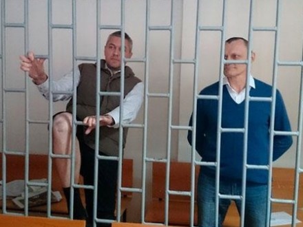 МЗС України вимагає звільнити Карпюка і Клиха