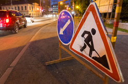 До уваги водіїв! У нічній час буде обмежено рух автотранспорту на Московському мосту