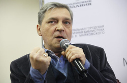 Російський публіцист: Савченко треба дистанціюватися від тих дурнів, які очолюють Київ