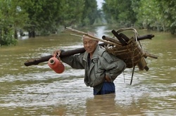 У Китаї сильні повені: зруйновано тисячі будинків