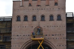 На Золоті ворота встановили мозаїчне панно Богородиці