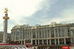 У Грузії грандіозним військовим парадом відзначили День незалежності