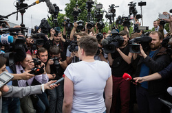 Надія Савченко дає прес-конференцію 