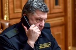 Порошенко подзвонив солдатам, які знищили БМП під Новотроїцьким