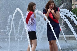 «Останній дзвоник»: поліція буде ловити випускників на мостах і в парках