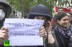 У Франції плакатом «Слава Україні!» зірвали зйомку сюжету пропагандистам з РФ 