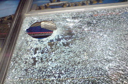 У Харкові невідомі обстріляли тролейбус