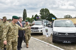 Порошенко передав прикордонникам техніки на понад 38 млн грн