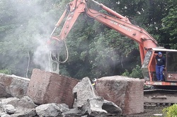 На Либідській площі демонтували пам'ятник чекістам