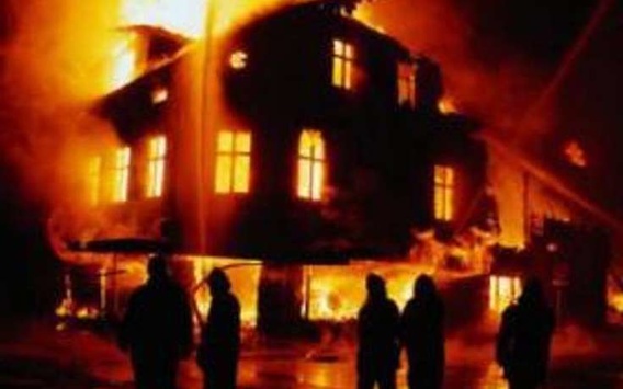 Під Києвом палає будинок з особами похилого віку