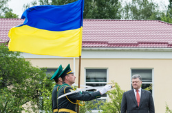 Порошенко наказав вже за травень виплатити прикордонникам підвищену зарплату 