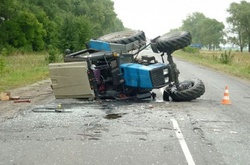 На Львівщині перекинувся трактор, водій загинув