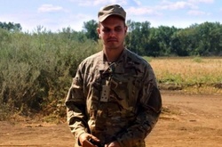 У Києві на алеї героїв Небесної сотні українці прощаються із загиблим комбатом 72-ї бригади (ФОТО)