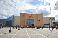 В Маріуполі «мінували» два торгових центри: поліція евакуювала відвідувачів та персонал