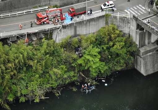 В Японії автобус упав у водосховище, є загиблі