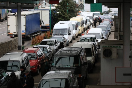 На кордоні з Польщею застрягли 700 автомобілів 