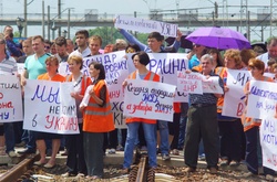 Залізничники, що працюють на «ДНР», вимагають грошей від України