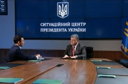 Порошенко дав інтерв'ю із секретної кімнати