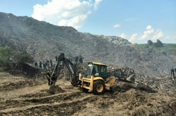 В пошуковій операції на львівському сміттєзвалищі задіяно вже 475 людей