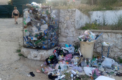 Як Крим зустрічає туристів. Вражаючі фото з окупованих севастопольских пляжів