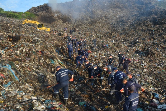 Під завалом на сміттєзвалищі на Львівщині знайдено одне тіло