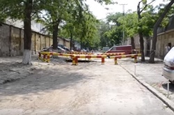 Наслідки мегафонтану в Одесі: величезна діра і 10 битих машин