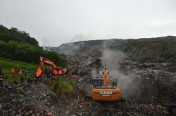 До пошуку комунальника під завалами на сміттєзвалищі залучено понад 330 людей