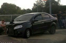 Біля аеропорту «Бориспіль» легковик врізався в авто дорожньої служби