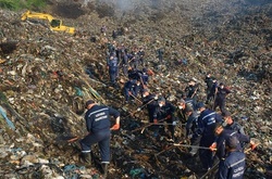 У Львові оголошено жалобу за загиблими на звалищі рятувальниками