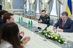 Порошенко підписав закон, який запроваджує систему ProZorro для закупівель в оборонній галузі