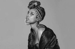 Алиша Киз спела в финале футбольной Лиги Чемпионов