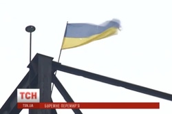 Бійці АТО повернули «збитий» український прапор на вежу шахти Бутівка 