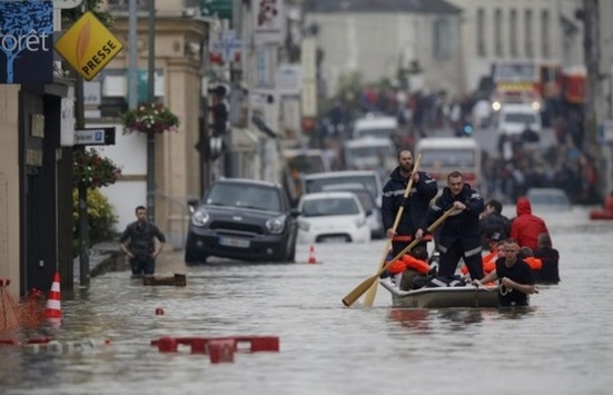 Негода у Парижі: Сена вийшла з берегів