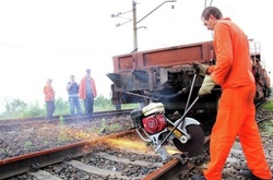 До уваги водіїв! Рух автотранспорту на Харківському шляхопроводі буде частково обмежено