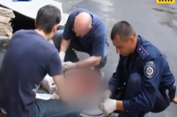 У підвалі столичного будинку школярі знайшли рештки невідомої людини