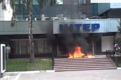 У Києві палає офіс «Інтера»