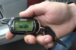 Правоохоронці завадили трьом киянам обікрасти автомобіль