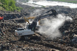 На Грибовицькому звалищі тривають пошуки працівника: перелопатили вже 40 тис. кубів сміття 