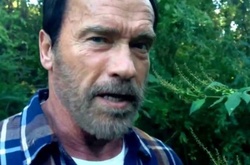 Арнольд Шварценеггер чуть не стал жертвой разъяренного слона в Африке