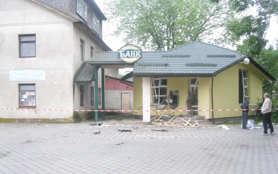 У банку на Львівщині, де прогриміли вибухи, кошти клієнтів збережені