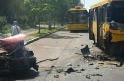 В Голосіївському районі легковик влетів у маршрутку (ФОТО)