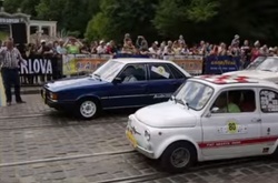 Видовищні перегони ретро-автівок промчали Львовом