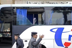 У Франції невідомий розстріляв автобус із чеськими дітьми 