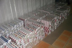 Контрабандисти намагалися провезти цигарки за підробними документами Київської обласної митниці 