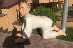 Путіна в Києві посадили на ланцюг (ФОТО)